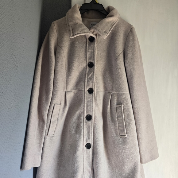 Cream Teddy Jacket with Collared Neckline and Soft Texture - Picture 1 of 6